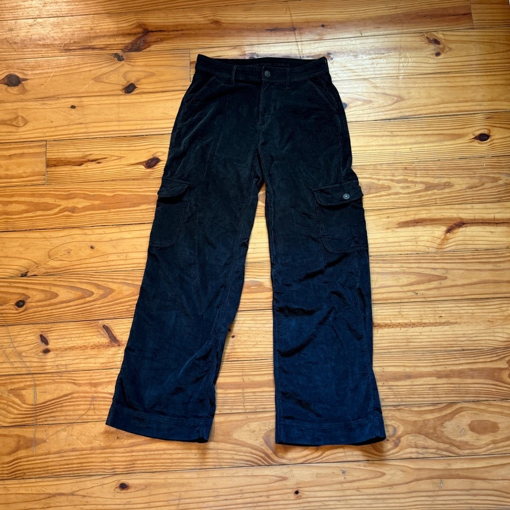 American Eagle Outfitters Women’s Black Corduroy Cargo Pants Full Length, size 4